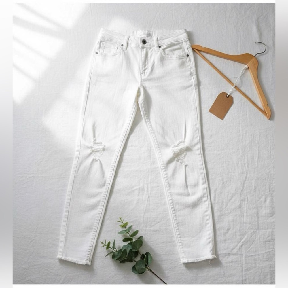 Women’s White Ripped Jeans